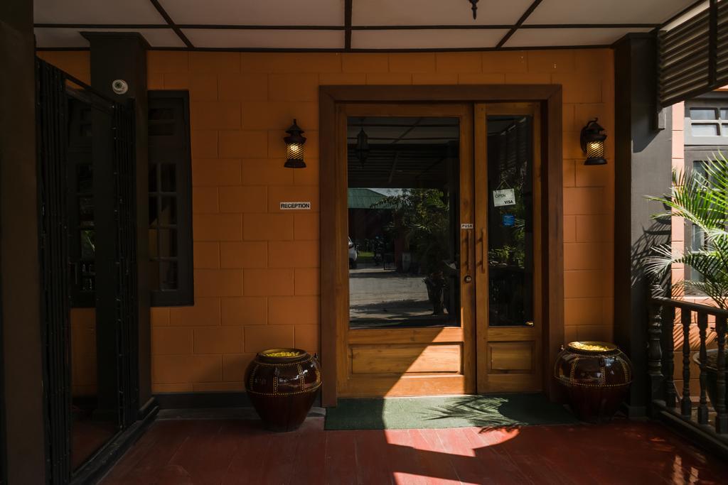 The Manor Hotel Nyaung Shwe Ngoại thất bức ảnh